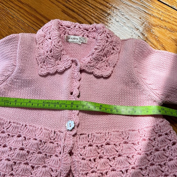 2H KNITS pink long style cardigan.  Pretty flower shaped buttons.  No size tag. - Picture 9 of 14